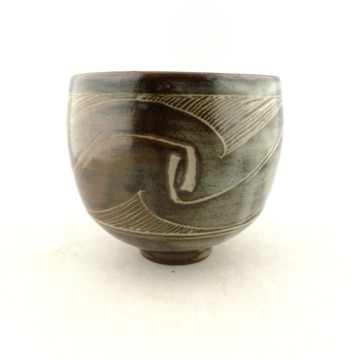 Footed bowl